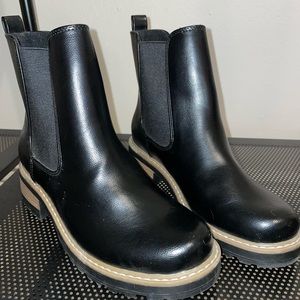 Black lug boots size 6 women’s brand new